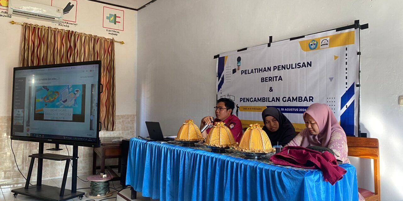 Workshop Jurnalistik kembali di adakan dengan tema “Pelatihan Penulisan Berita dan Pengambilan Gambar” di SMA Negeri 8 Pinrang