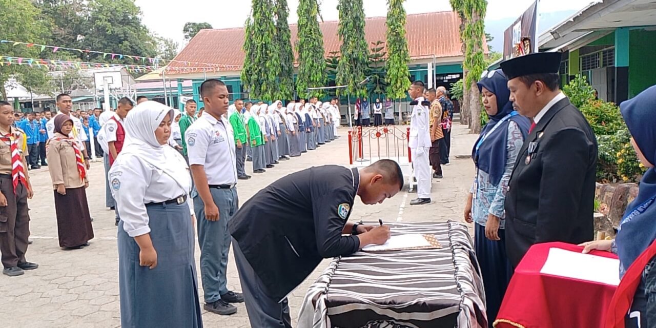 Tongkat Estafet Kepemimpinan Beralih, OSIS SMAN 8 Pinrang Siap Menuju Sukses Baru